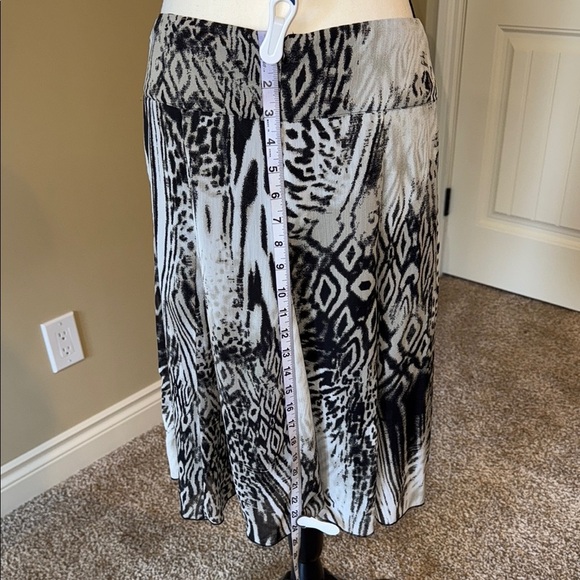 Reitmans Black and White Coordinated Skirt and Top Set Flowy Women's Size S/7 - Picture 11 of 16